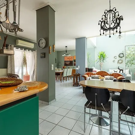 Aura Atrium Apartment *