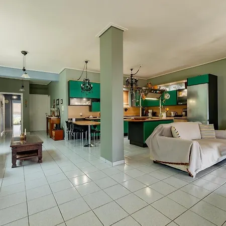 Aura Atrium Apartment