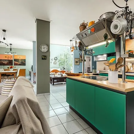 Aura Atrium Apartment *